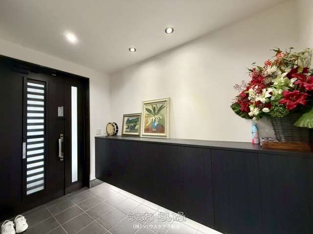 Luxury 6LDK Home with Shops in Yomitan, Okinawa - Image 1