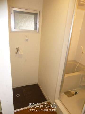 Sky Mansion 209: Spacious 1R Apartment for Rent in Ginowan, Okinawa - Thumbnail 4