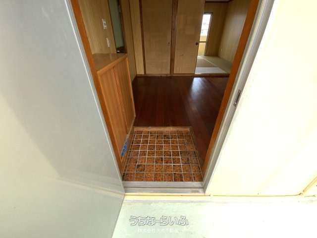 Spacious 2DK Apartment for Rent in Ginowan, Okinawa - Thumbnail 4