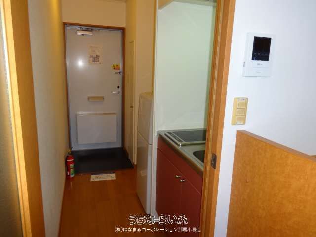Leopalace South Villa 205: Furnished 1K Apartment in Haebaru, Okinawa - Thumbnail 3