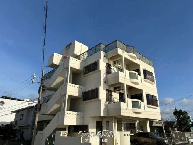 3LDK Apartment for Rent in Chatan, Okinawa with Sea Views - Image 1