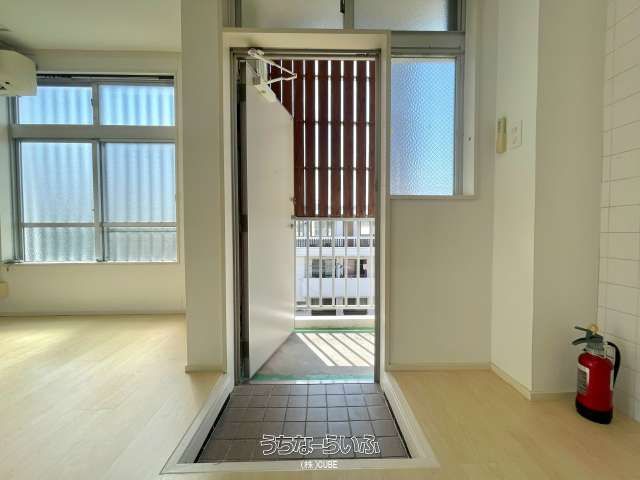 Leve Wakasa 301: Pet-Friendly Studio Apartment for Rent in Naha - Thumbnail 2