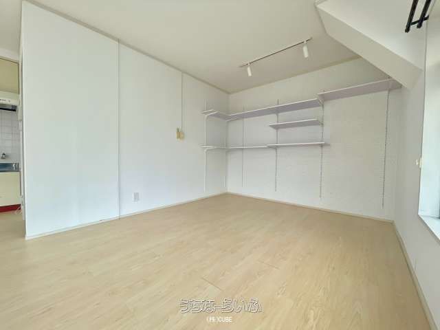 Leve Wakasa 301: Pet-Friendly Studio Apartment for Rent in Naha - Thumbnail 4
