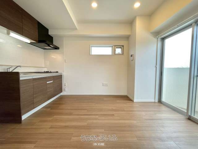 Inside White 401: 1DK Apartment for Rent in Naha, Okinawa - Thumbnail 4