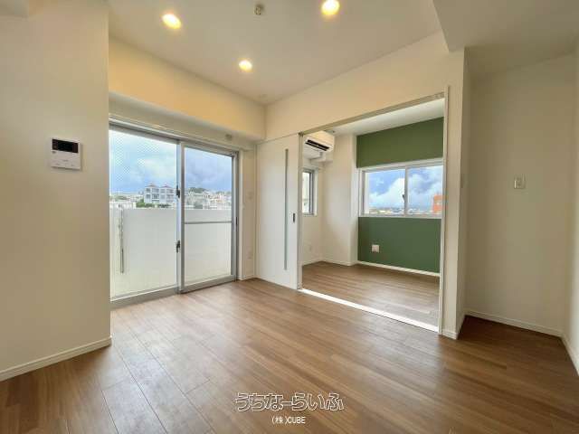 Inside White 401: 1DK Apartment for Rent in Naha, Okinawa - Thumbnail 3