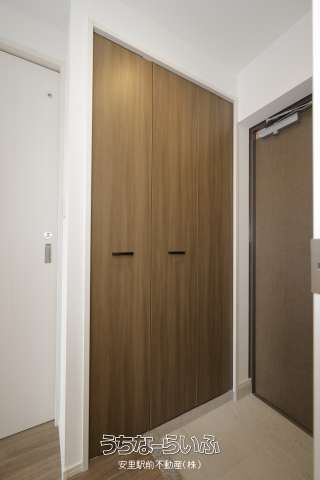 Modern 1LDK Apartment for Rent in Naha, Near Asato Station - Thumbnail 3