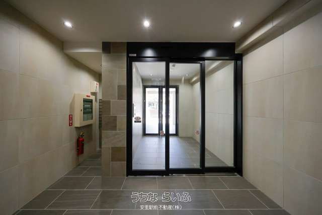 Modern 1LDK Apartment for Rent in Naha, Near Asato Station - Thumbnail 2