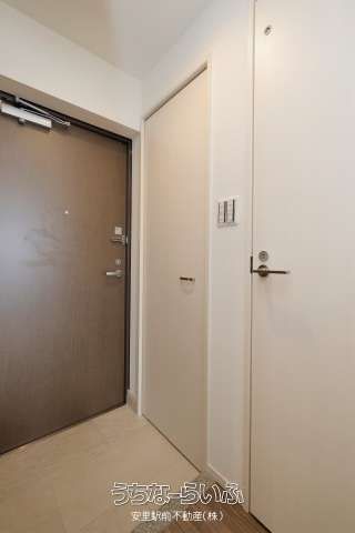 Modern 1LDK Apartment for Rent in Naha, Near Asato Station - Thumbnail 4