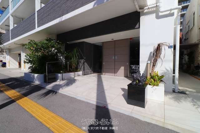 Century Naha Akebono 3LDK Apartment with Sea View for Sale - Thumbnail 2
