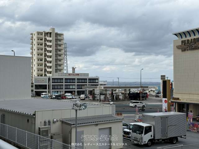 Premium Court Urasoe Makiminato 2LDK Condo for Sale - Thumbnail 2
