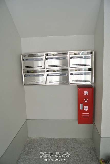 2LDK Apartment for Rent in Tomari, Naha, Okinawa - Thumbnail 3