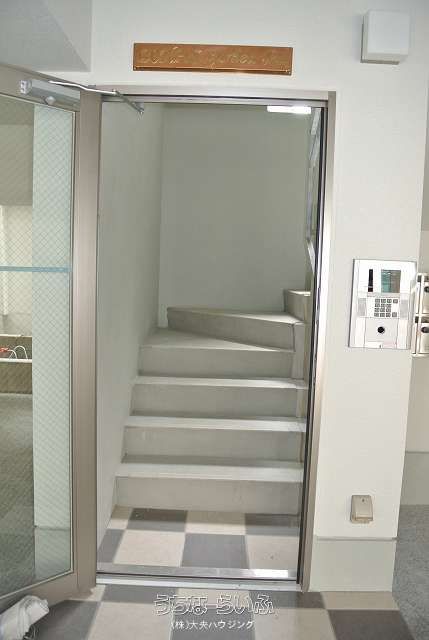2LDK Apartment for Rent in Tomari, Naha, Okinawa - Thumbnail 4
