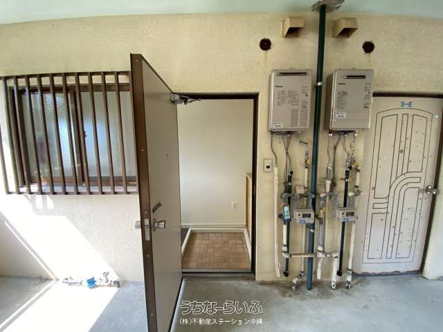 1K Apartment for Rent in Naha Matsushima, Near Monorail Station - Thumbnail 3