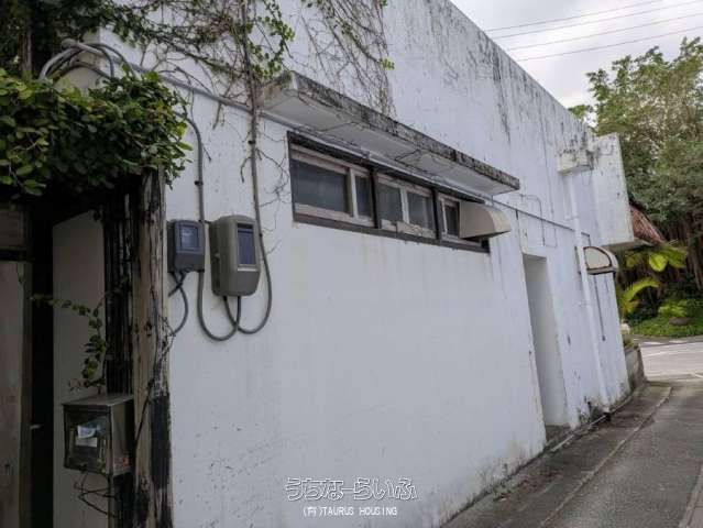 Land for Sale in Onna Village Okinawa with Two Vacant Houses - Thumbnail 3