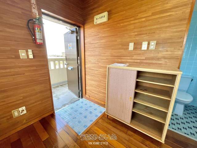 1DK Apartment for Rent in Okinawa City with Parking & Free Internet - Thumbnail 3