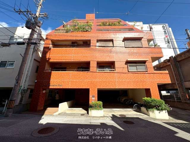 Renovated 2LDK Condo in Naha's Tsuji | Lions Mansion - Thumbnail 2