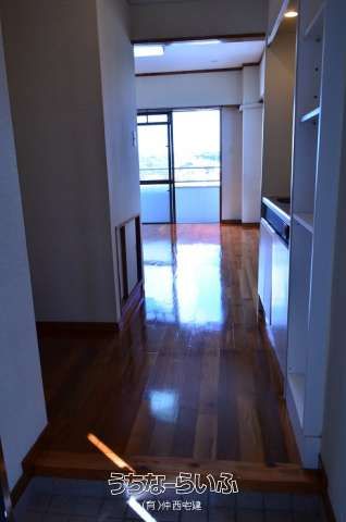 1R Apartment for Rent in Urasoe City, Okinawa - Minami Juji Building - Thumbnail 4