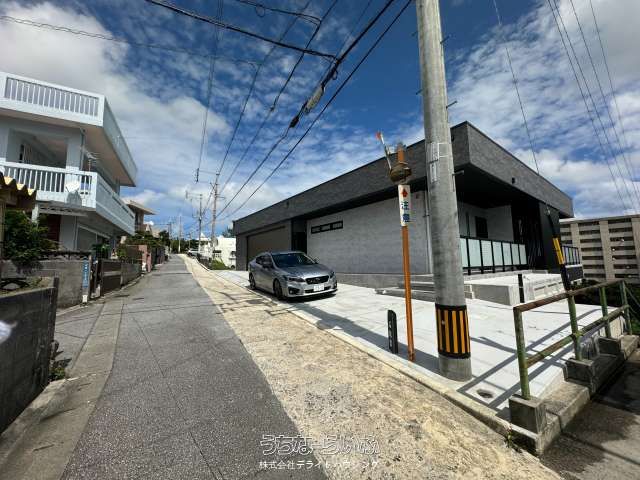 496 sqm Land for Sale in Urasoe, Okinawa - Hilltop Location - Thumbnail 3