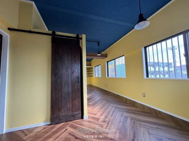 Renovated 1R Apartment for Rent on Gakuen-dori, Urasoe City - Thumbnail 3