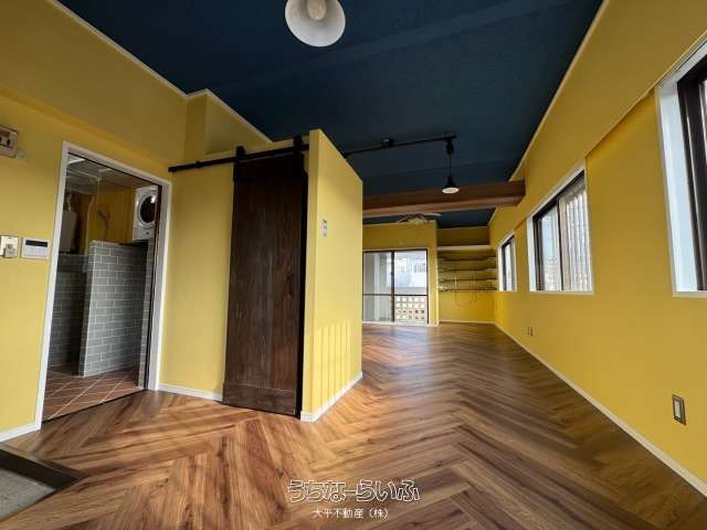 Renovated 1R Apartment for Rent on Gakuen-dori, Urasoe City - Thumbnail 4