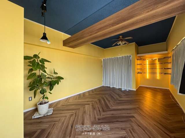 Renovated 1R Apartment for Rent on Gakuen-dori, Urasoe City - Thumbnail 2