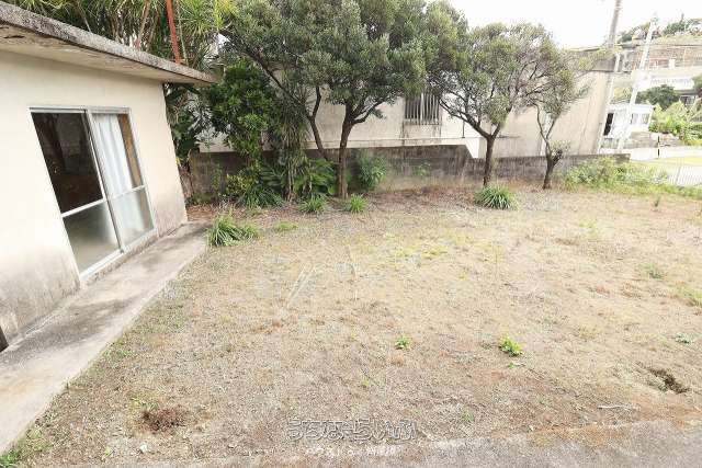 4LDK Single-Story House with Large Garden in Nanjo City, Okinawa - Thumbnail 2