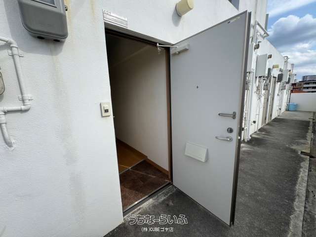 Moromizato Heights 205: Pet-Friendly 1R Apartment in Okinawa City - Thumbnail 4