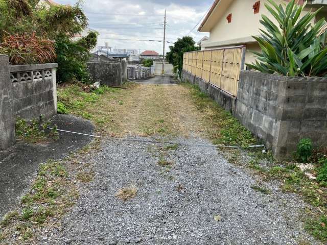 94 Tsubo Land for Sale in Yomitan Village, Okinawa - Cemetery/Storage Use - Image 1