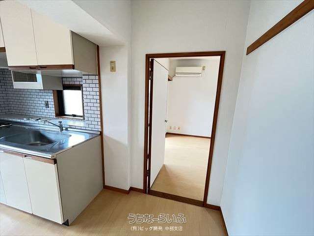 Tenanted 2LDK Condo for Sale in Okinawa City, 5.9% Yield - Thumbnail 2