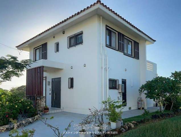 Ocean View Villa in Miyakojima's Shigira Resort with Red Roof - Thumbnail 2