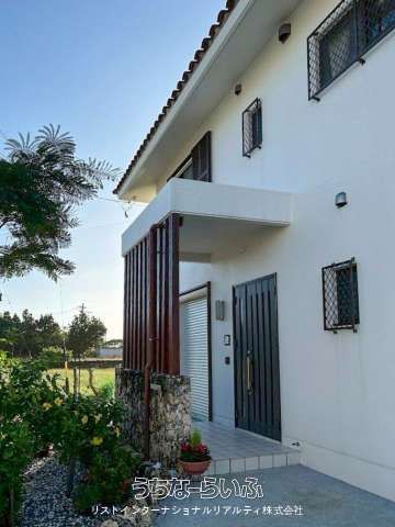 Ocean View Villa in Miyakojima's Shigira Resort with Red Roof - Thumbnail 4