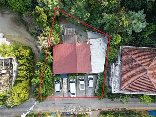 2-Year-Old Wooden Bungalow for Sale in Nakijin, Okinawa - Thumbnail 3