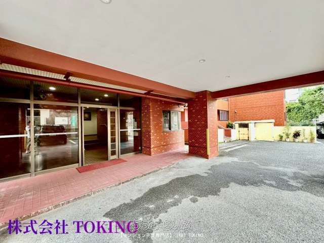 Refurbished 3LDK Apartment with Three-Sided Balcony in Naha, Okinawa - Thumbnail 3