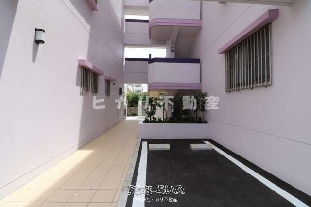 Chateau Ufuzato 202: 2LDK Apartment for Rent in Okinawa City - Thumbnail 4