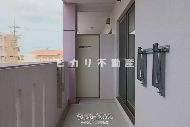 Chateau Ufuzato 202: 2LDK Apartment for Rent in Okinawa City - Thumbnail 3