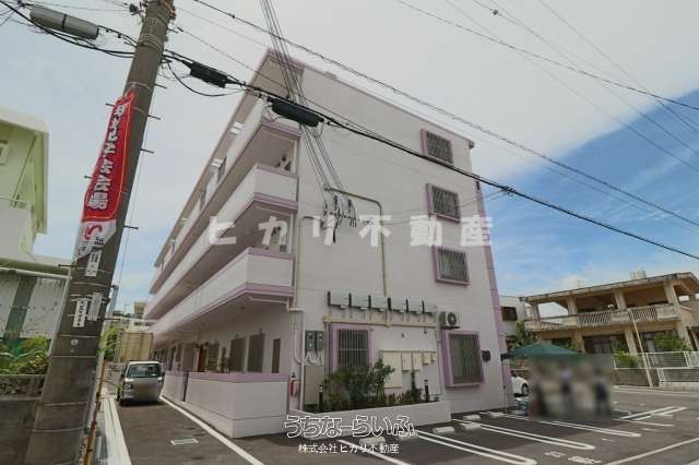 Chateau Ufuzato 202: 2LDK Apartment for Rent in Okinawa City - Thumbnail 2