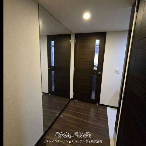 Renovated High-Rise Apartment in Naha's Omoromachi with Ocean View - Thumbnail 3