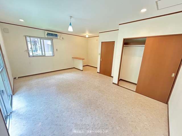 Rare 3-Unit Rental Complex in Okinawa City with 7.6% Yield - Thumbnail 3