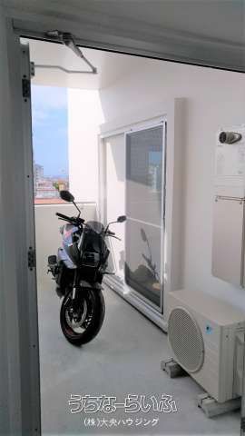 1K Designer Concrete Apartment with Elevator in Naha, Okinawa - Thumbnail 2