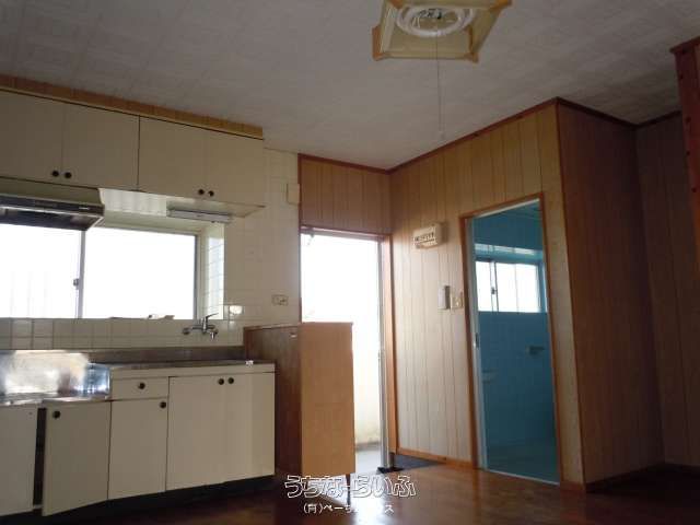 3LDK Apartment for Rent in Okinawa City, Okinawa - Thumbnail 4