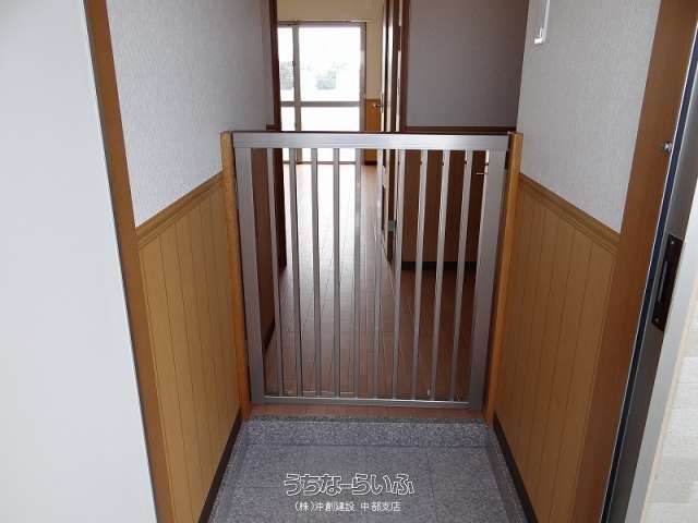 Pet-Friendly 2LDK Apartment for Rent in Okinawa City - Thumbnail 4