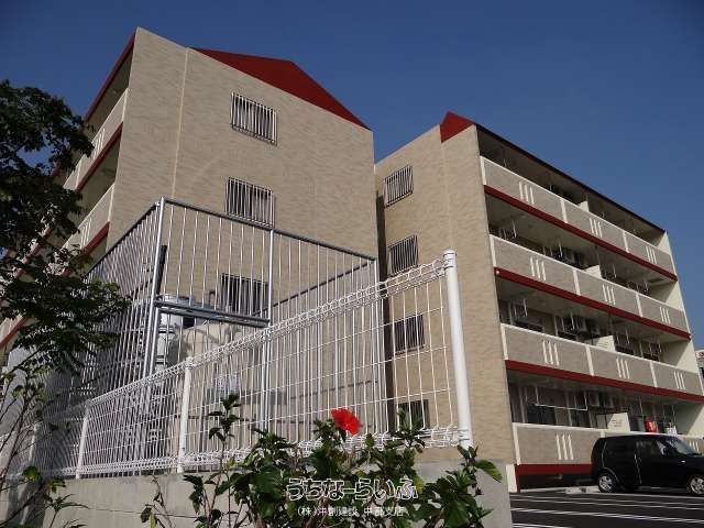 Pet-Friendly 2LDK Apartment for Rent in Okinawa City - Thumbnail 2