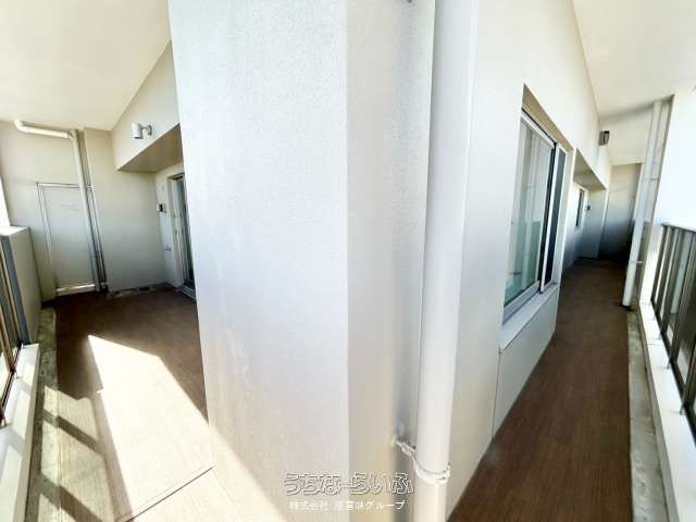 3LDK Ocean View Apartment with Balcony in Okinawa City - Thumbnail 3