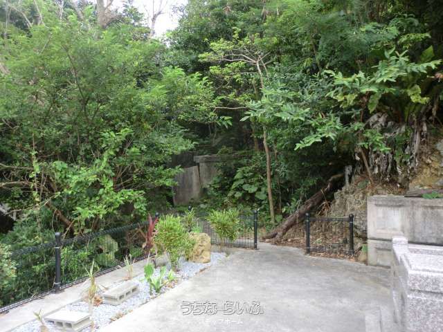 12㎡ Cemetery Plot with Unused Tomb for Sale in Okinawa City - Thumbnail 2