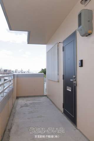 Sunny Hill 101 - 2DK Apartment for Rent in Nishihara, Okinawa - Thumbnail 2