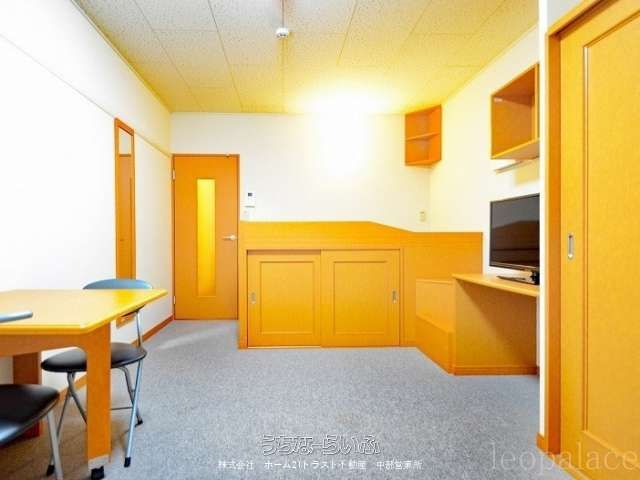 Leopalace Coral Aisle 203: Furnished 1K Apartment in Urasoe, Okinawa - Thumbnail 3