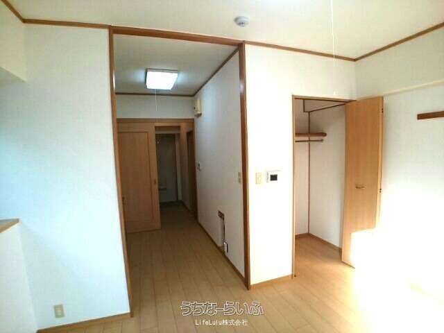 Modern 1R Apartment for Rent in Naha City, Okinawa - Thumbnail 4