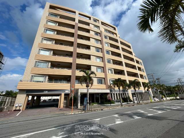 Lions Mansion Mihama Kita Baymark 3LDK for Sale in Chatan - Thumbnail 2