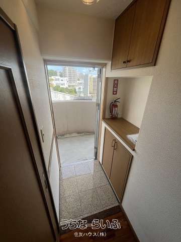 Nex Court Kuwae 203: 2LDK Apartment for Rent in Chatan, Okinawa - Thumbnail 3