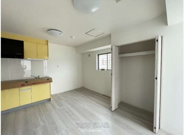Modern 1R Apartment for Rent in Naha's Tsuboya, Okinawa - Thumbnail 4